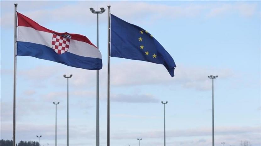 kroasia-adopsi-euro-dan-bergabung-dengan-zona-schengen