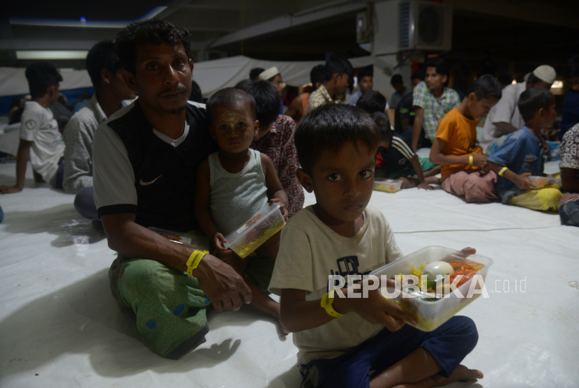 wacana-relokasi-137-pengungsi-rohingya-ke-gedung-pmi-aceh-ditolak-warga-setempat