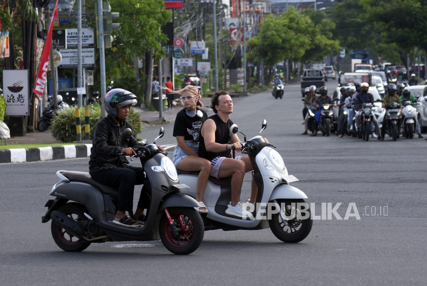 Turis Rusia dan Ukraina Hidup Berdampingan di Bali