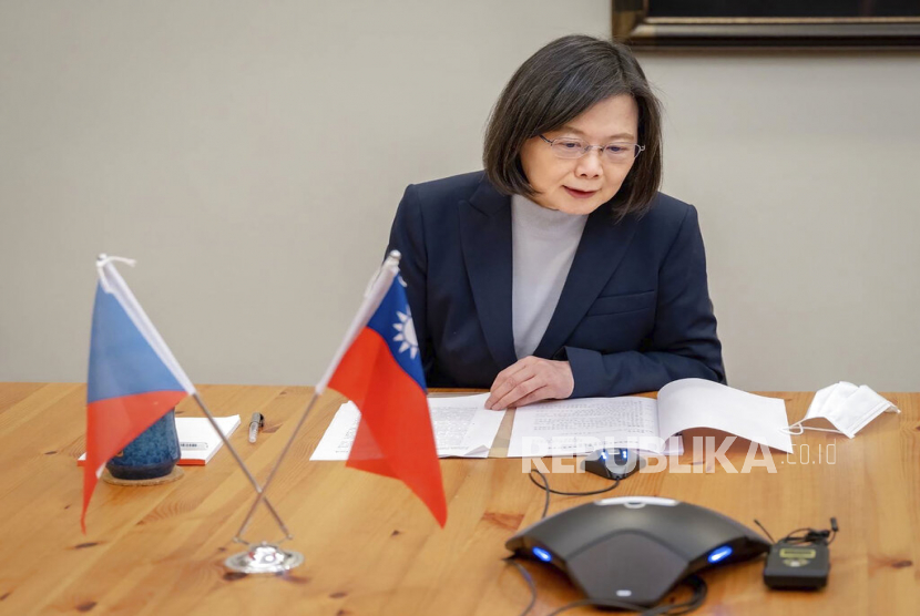 Presiden Taiwan tak Pedulikan Ancaman Cina