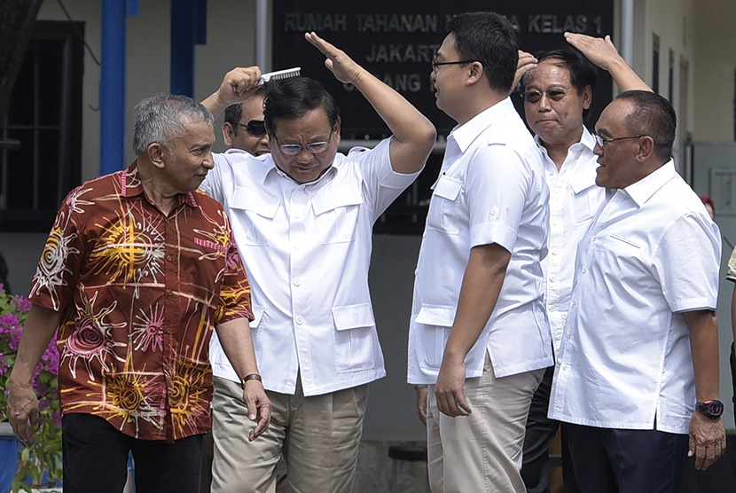 Ruhut: KMP Jangan Keroyokan, Kalah Lawan Ahok Bisa Malu Sendiri