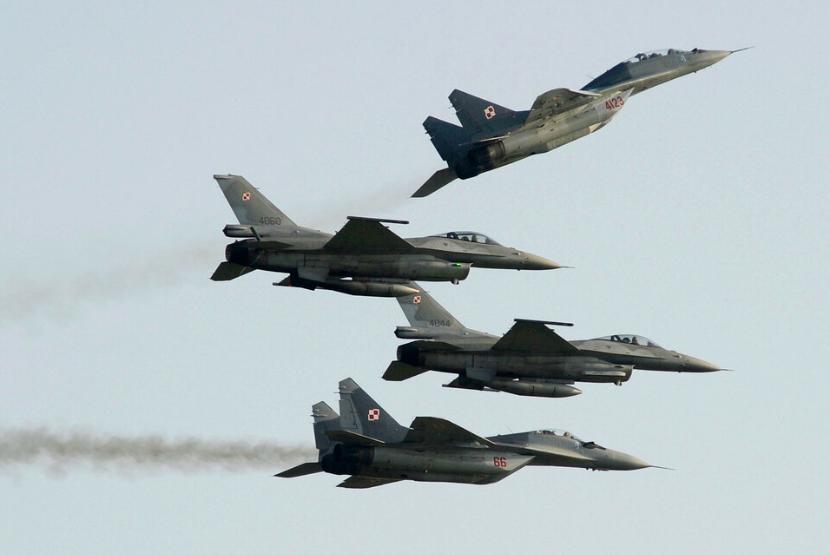 Polandia Negara NATO Pertama yang Kirim Pesawat Tempur ke Ukraina