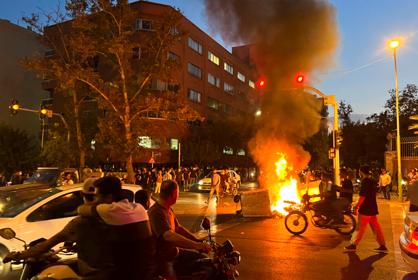 as-jatuhkan-sanksi-kepada-karyawan-senior-kantor-berita-pemerintah-iran