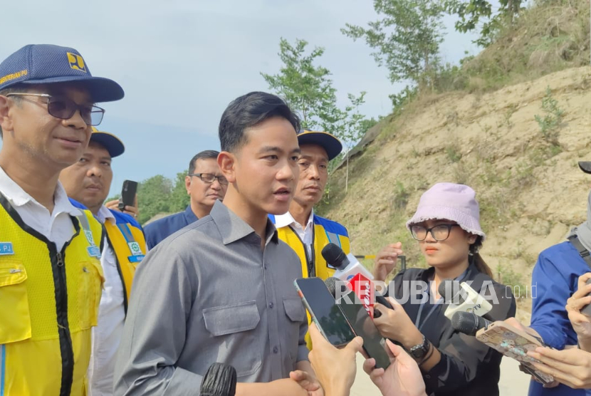 gibran-dukung-soeharto-dan-gus-dur-diberi-gelar-pahlawan-nasional