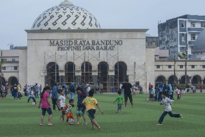 Bom Paku Meledak di Alun-Alun Bandung