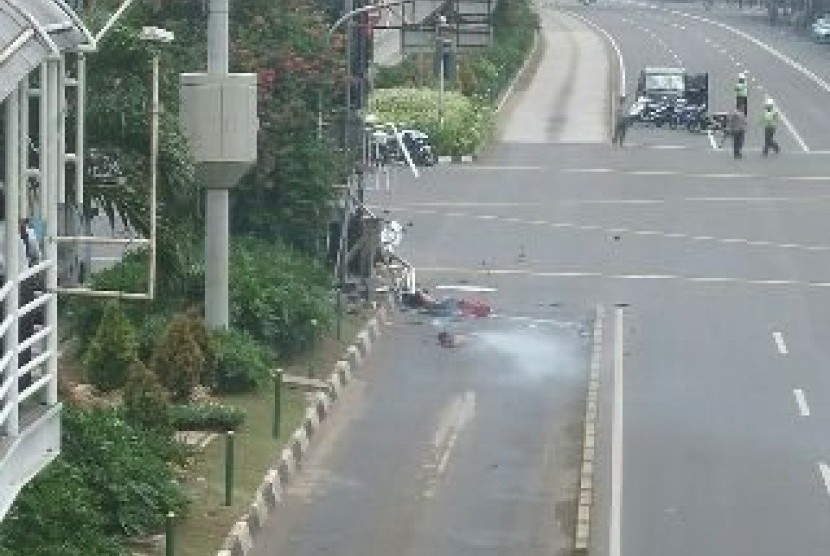 BREAKING NEWS: Bom Bunuh Diri di Sarinah, Dikabarkan Tiga Tewas
