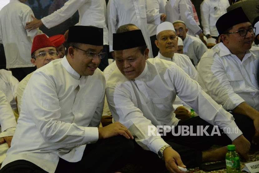 Anies Minta Relawan Bantu Warga yang Kesulitan Mengurus Jenazah