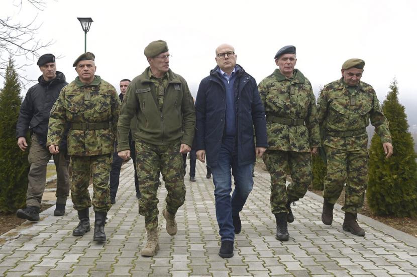 nato-tolak-permintaan-serbia-untuk-kerahkan-pasukan-ke-kosovo