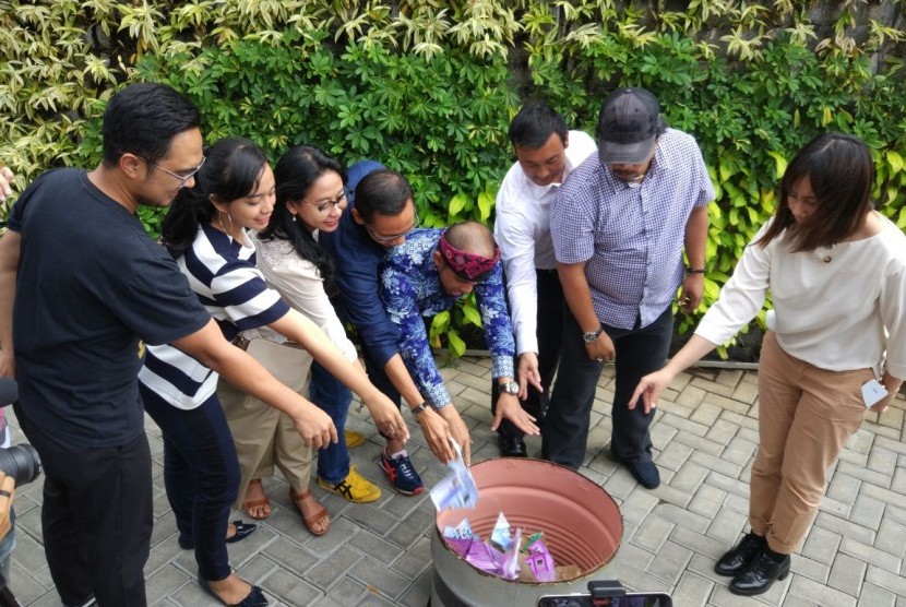 Distributor Bakar Brosur dan Baner Kangen Water