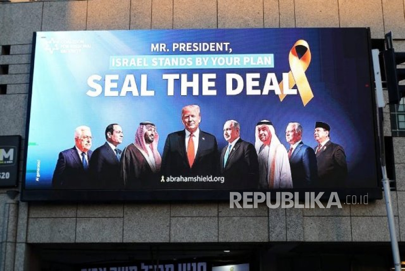 Ada Foto Prabowo di Papan Reklame Israel Berderetan dengan Pemimpin Arab