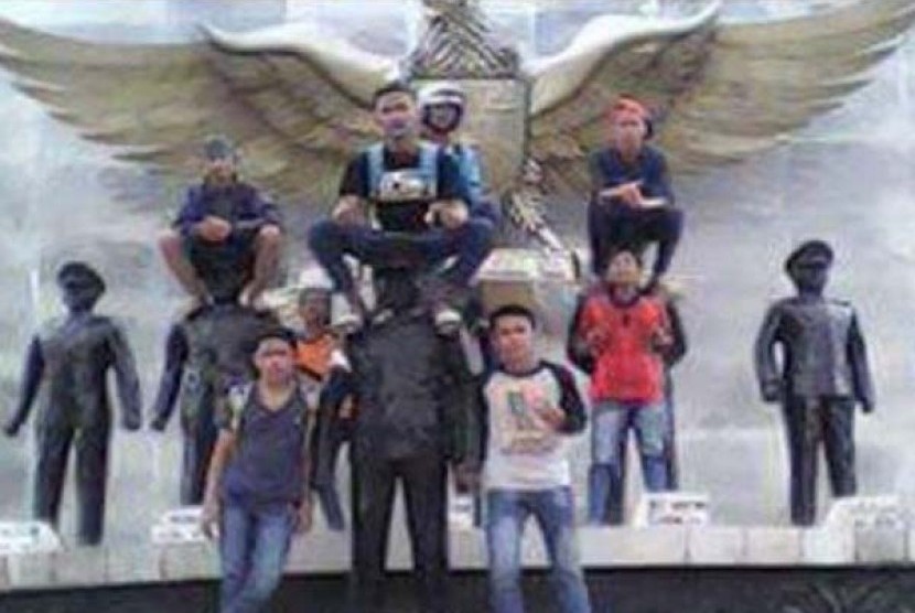 injak-patung-pahlawan-dinilai-tak-langgar-hukum-pidana