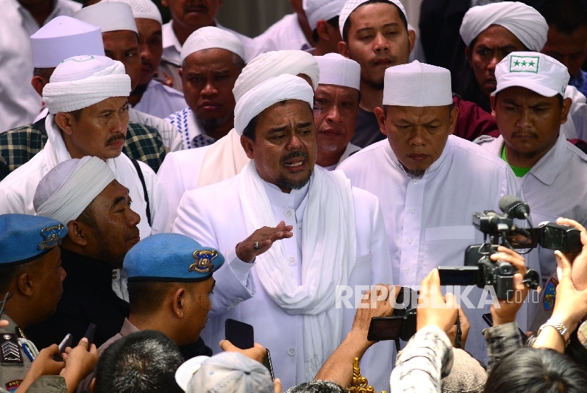 soal-ancaman-jemput-paksa-habib-rizieq-markaz-bogor-dijaga-massa
