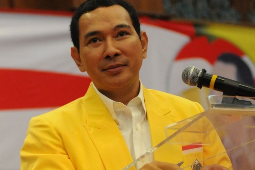 Tommy: Mau Ketawa, Lihat Presiden Lipat Tangan Di Depan Ketua Partainya