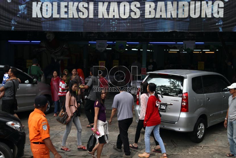 wisatawan-sumbang-berton-ton-sampah-untuk-bandung