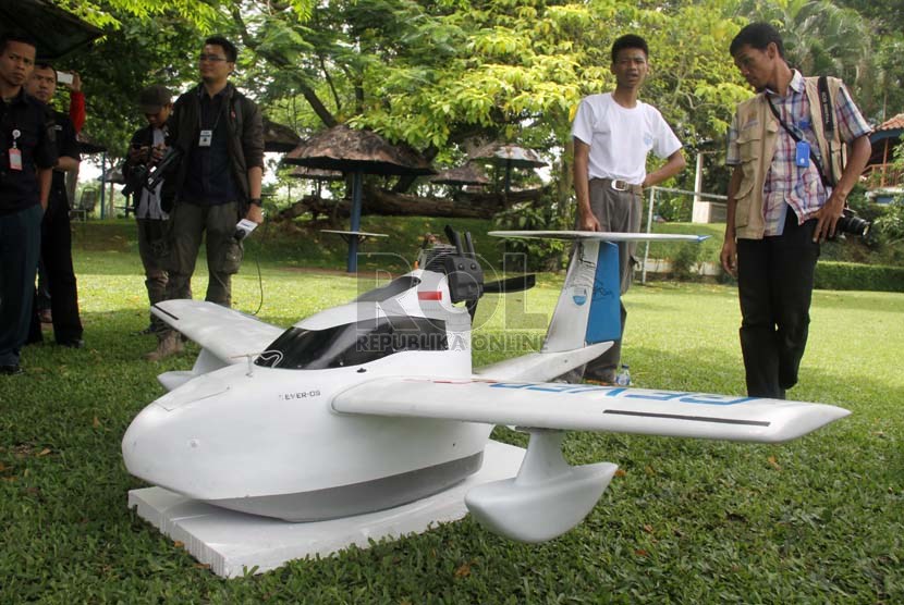 &#91;BANGGA!!!&#93; PEMUDA INDONESIA MAMPU MEMBUAT PERAHU TERBANG