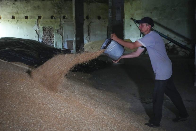 petani-ukraina-khawatir-perang-akan-hancurkan-lahan-pertanian