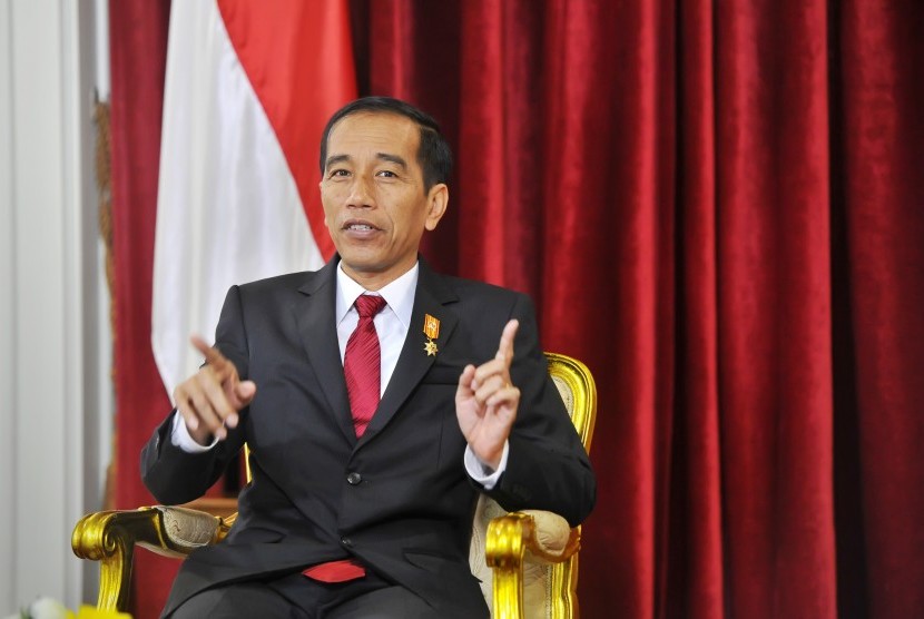 Jokowi Minta Menteri Jonan Beri Subsidi Perbaikan Metro Mini