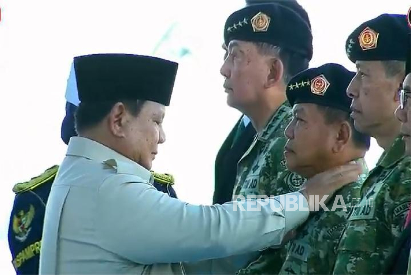 prabowo-resmi-anugerahkan-jenderal-kehormatan-ke-sjafrie-hingga-ali-sadikin