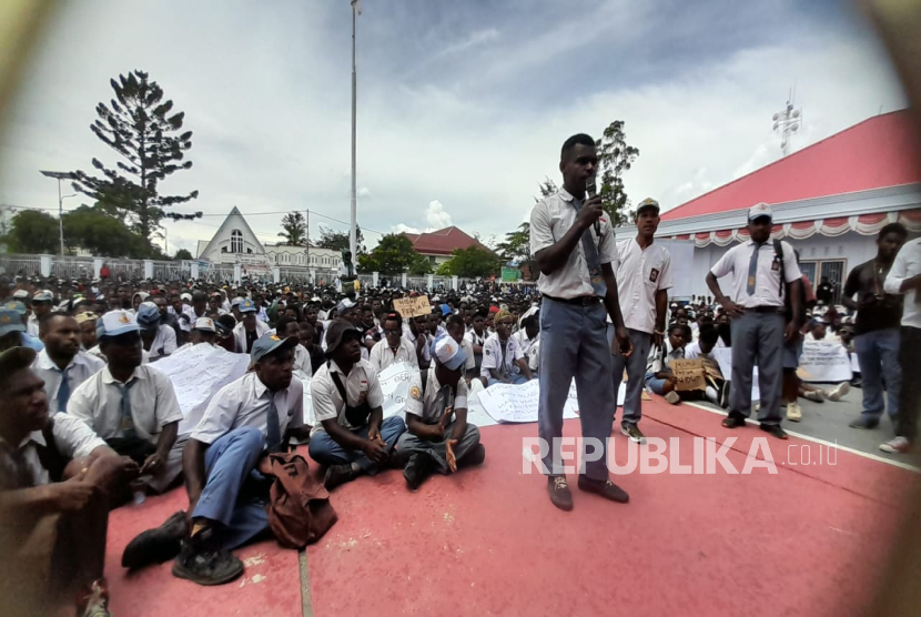 pelajar-di-papua-demo-tolak-makan-bergizi-gratis-opm-mendukung