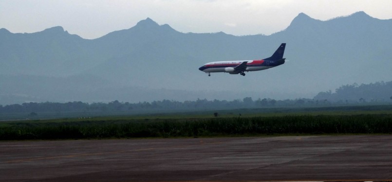 Soekarwo janjikan Bandara Int' Malang, tapi ada Jembatan mau runtuh kok Menghindar?