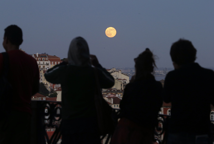 In Picture: Keindahan Bulan Purnama 'Supermoon' dari Berbagai Belahan Dunia