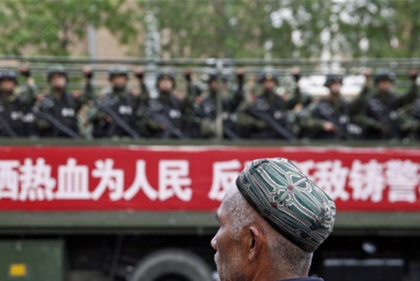 China says senior Uighur official killed