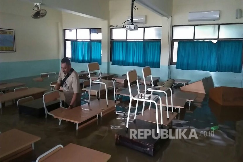 Ahok Bilang BEBAS BANJIR, SMA 8 Kini BANJIR LAGI !!!