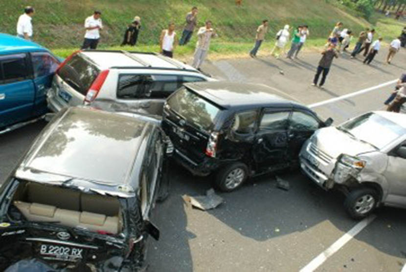 Tabrakan Beruntun, Siapa yang Salah, Siapa yang Harus Ganti Rugi ?