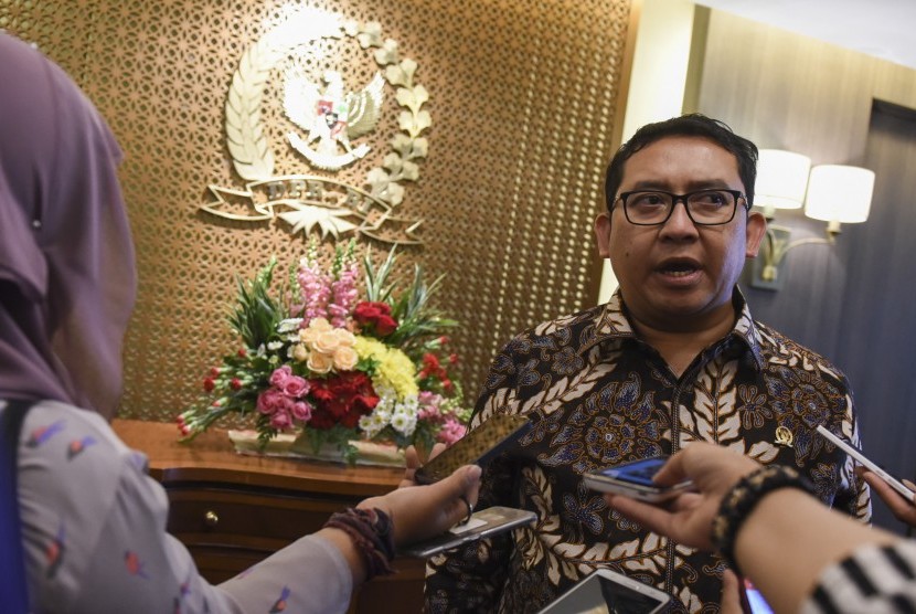 Fadli Zon: Sebaiknya Cat Gedung DPR dengan Warna Netral