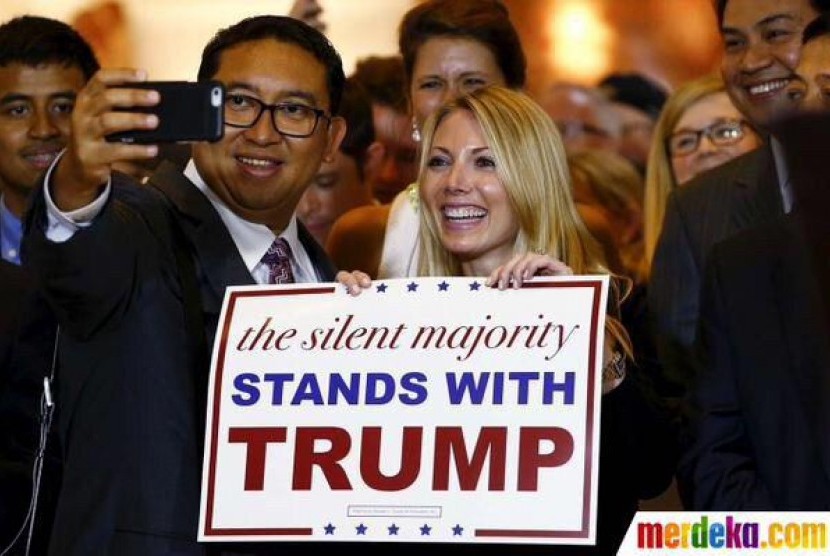 cek-kereta-mrt-anies-selfie-bareng-masinis-wanita