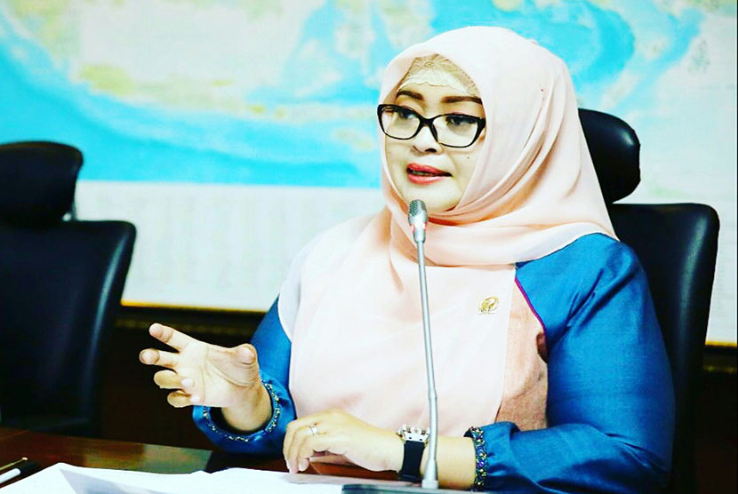 soal-perubahan-tafsir-al-maidah-51-fahira-akan-tanyakan-kemenag