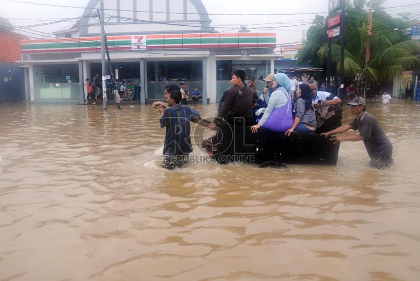 4 Orang ini tega cari keuntungan saat musibah BANJIR