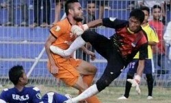 Lagi. Pesebak Bola Lokal Tewas Usai Tabrakan dengan Kiper.