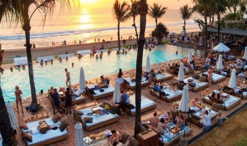 5 Rekomendasi Beach Club Terbaik Di Bali