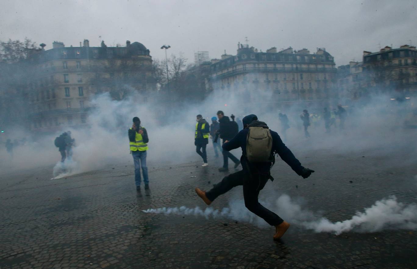 France yellow vest: Activists against Macron demonstrate for eleventh weekend