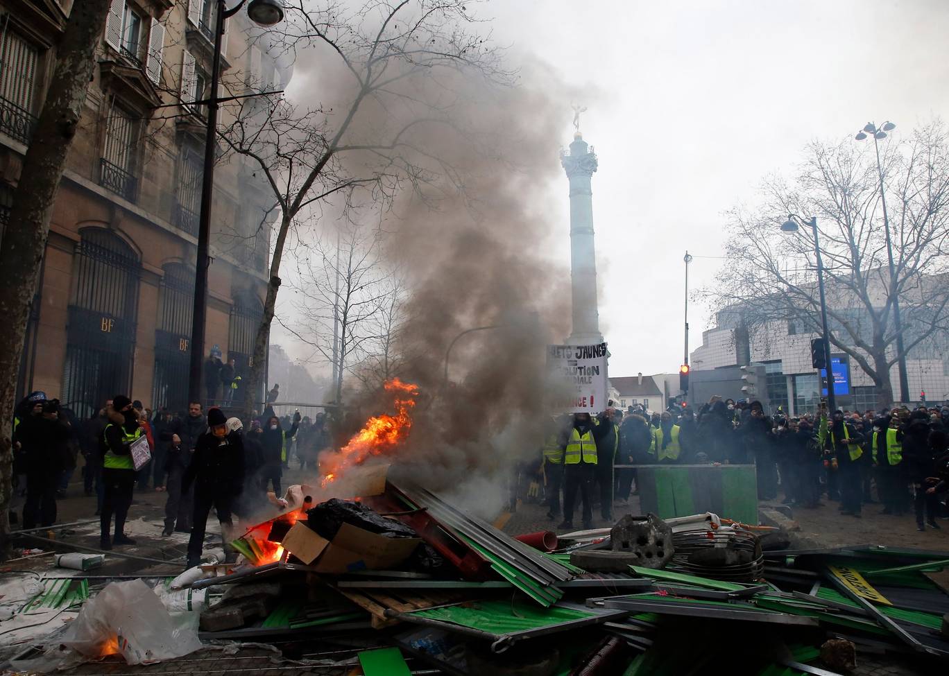 France yellow vest: Activists against Macron demonstrate for eleventh weekend