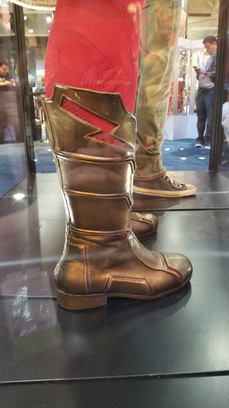 Keren! Intip Full Kostum Para Karakter Aquaman dan Shazam