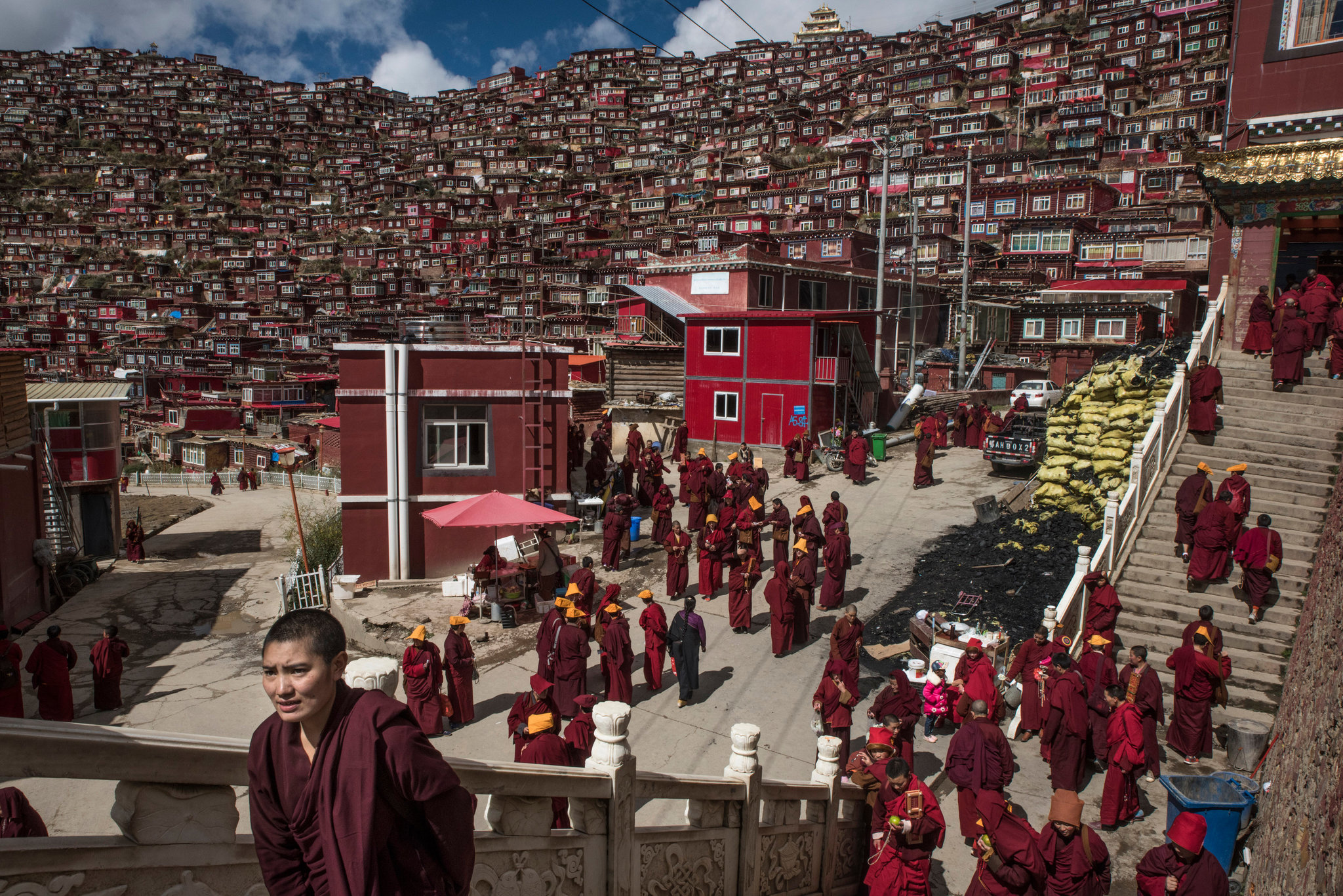 Penggusuran pemukiman Larung Gar di Tibet oleh Pemerintah China