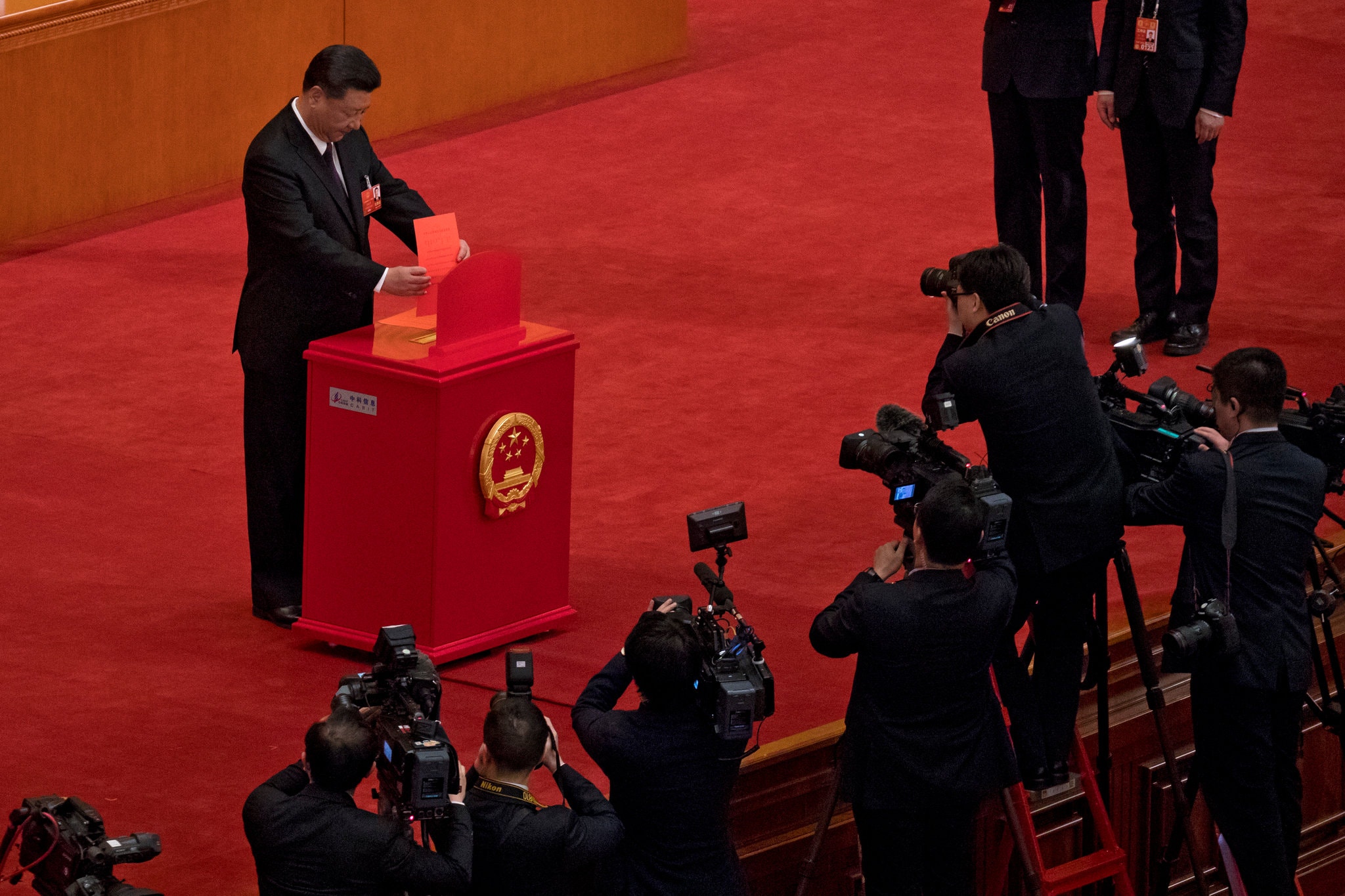 china-expels-wall-street-journal-reporter-after-article-on-xis-cousin