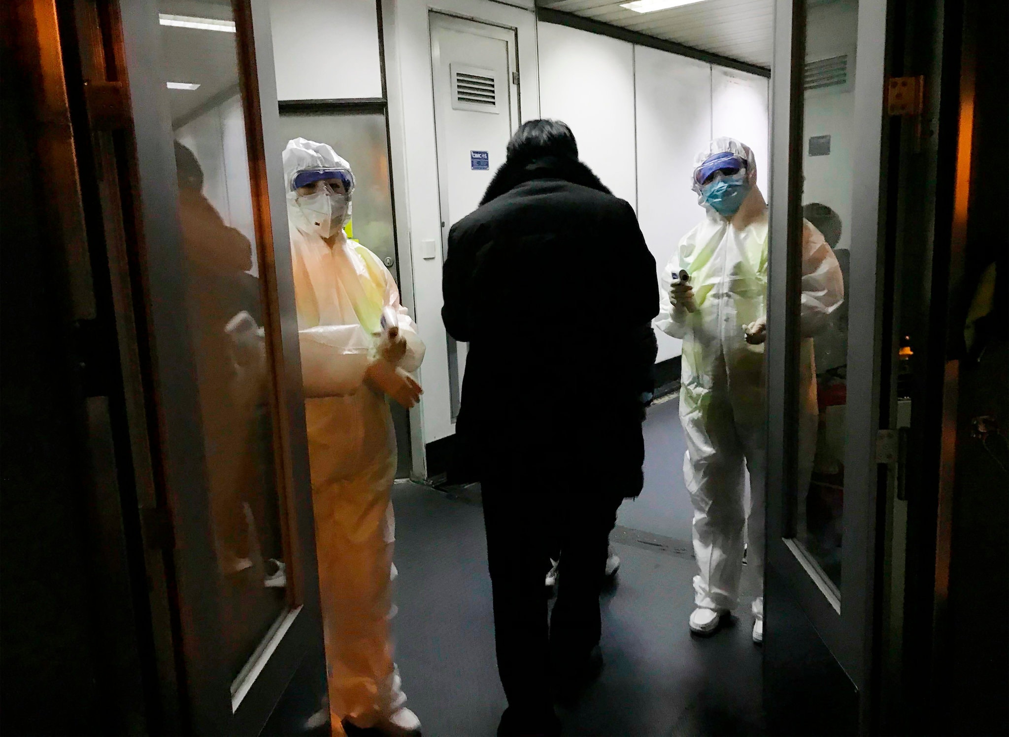 Coronavirus Live Updates: More Than 570 Infected, as City Is Put on Lockdown