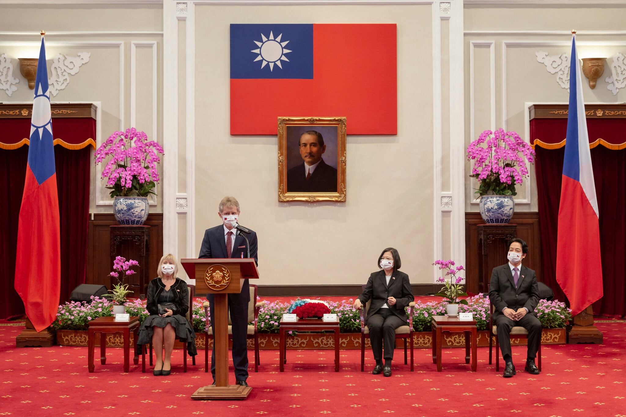 China, Seeking a Friend in Europe, Finds Rising Anger and Frustration