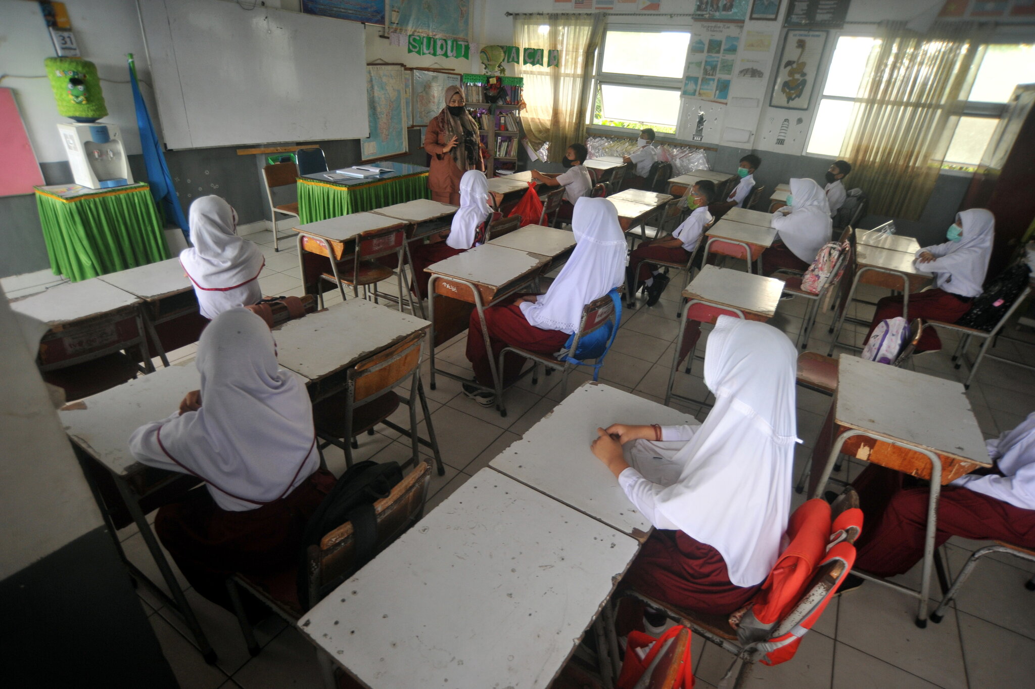 Indonesia Says Schools Can’t Make Girls Wear Head Scarves