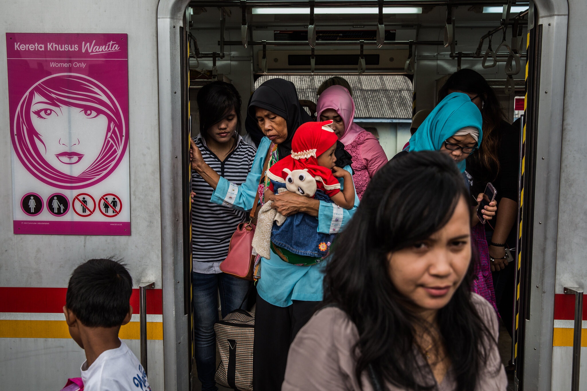 Indonesia Says Schools Can’t Make Girls Wear Head Scarves