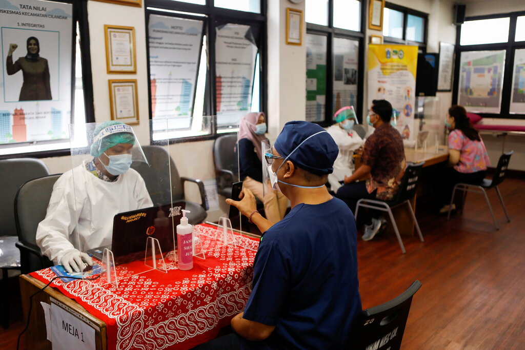 indonesias-doctors-got-vaccinated-with-sinovac-and-got-sick