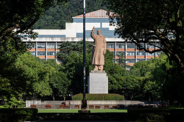 Universitas China Meroket dalam Peringkat Global, Sementara Universitas AS Terpuruk