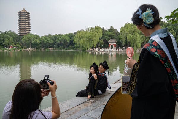 Universitas China Meroket dalam Peringkat Global, Sementara Universitas AS Terpuruk