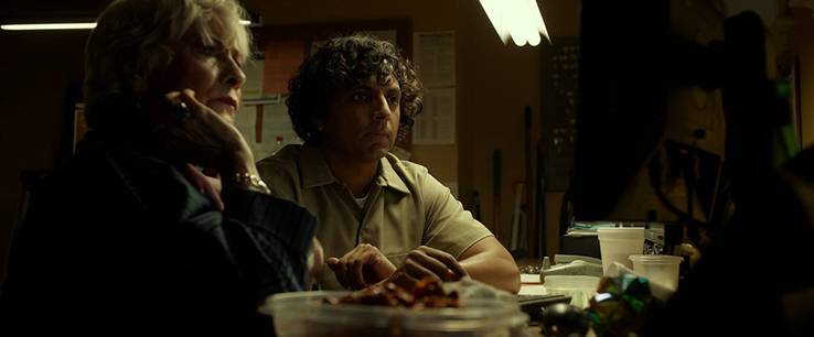 Bagian - bagian Glass yang pecah dari Night Shyamalan