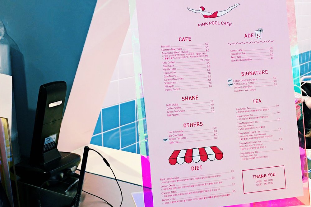 Nge-Pink Banget Kafe Ini