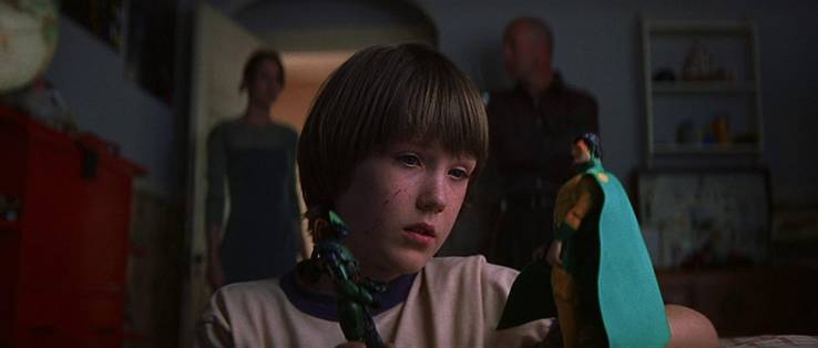 Bagian - bagian Glass yang pecah dari Night Shyamalan