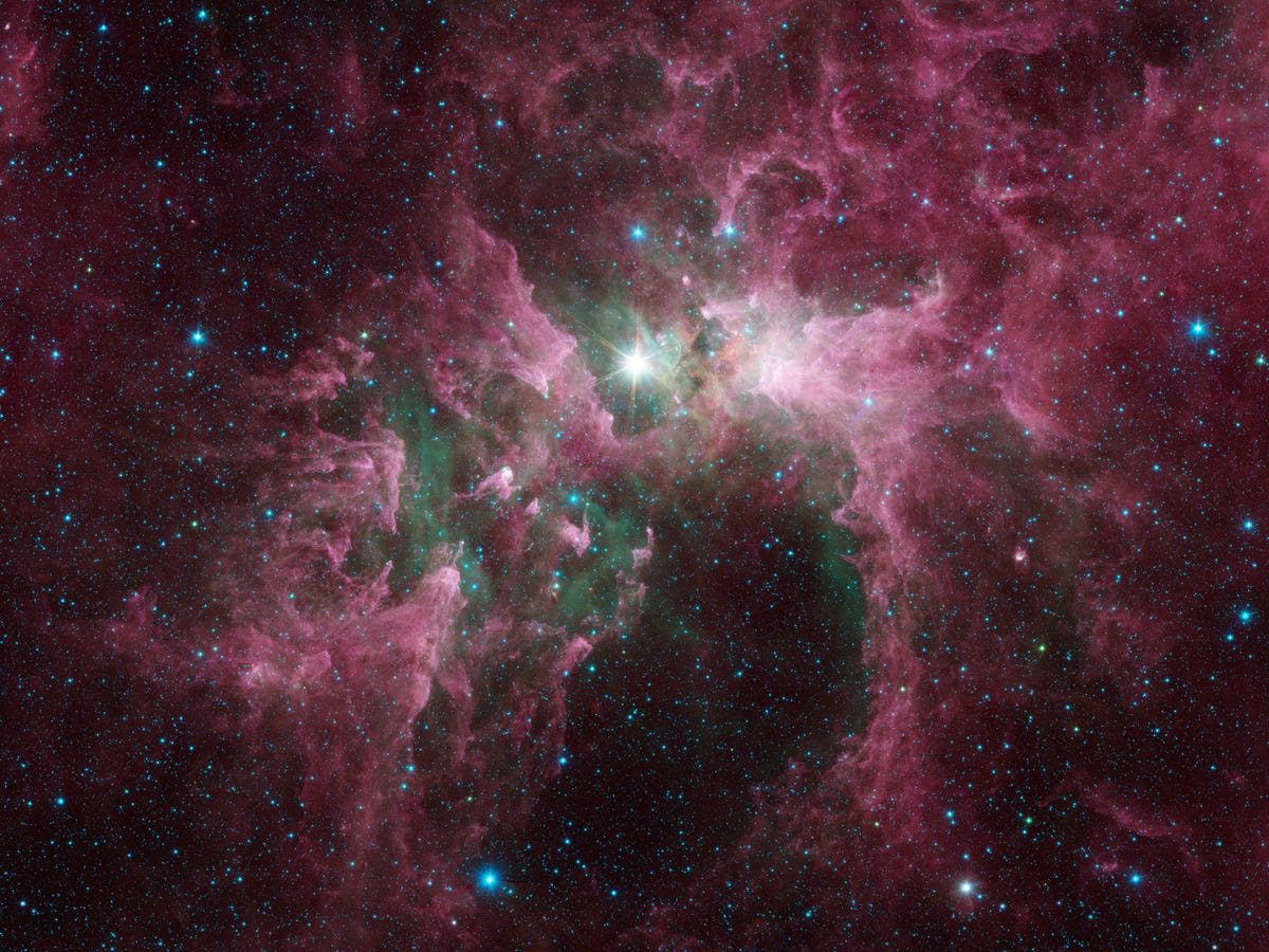 10 Foto Antariksa Menakjubkan yang Diabadikan Teleskop Spitzer